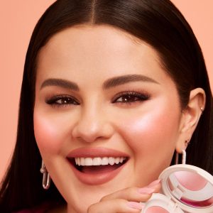 CAMPAIGN-SELENA-SOFT-PINCH-LUMINOUS-POWDER-BLUSH-CHEER-02.jpg